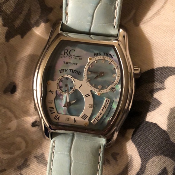 Powder blue wrist watch - Picture 2 of 5